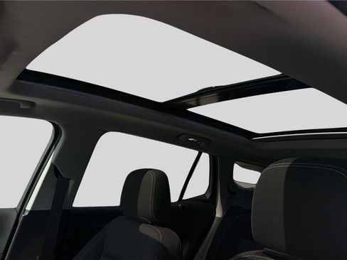 Used 2023 GMC Terrain SLE w/ Driver Convenience Package image 10