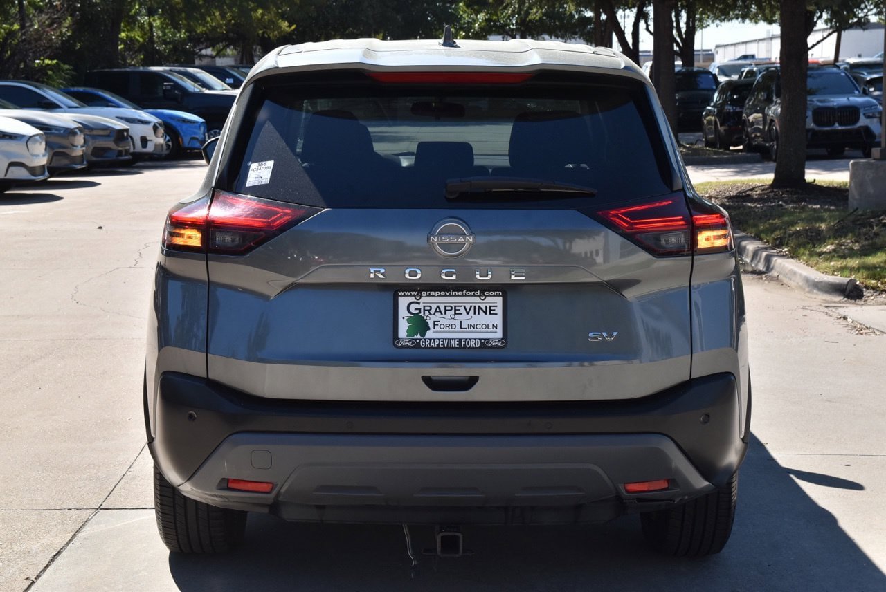 Used 2023 Nissan Rogue SV FWD image 9