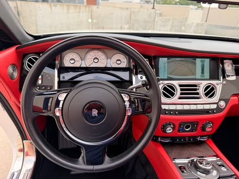 Used 2017 Rolls-Royce Dawn RWD image 18