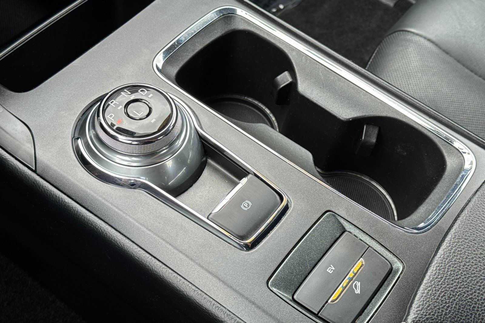 Certified 2019 Ford Fusion Energi Titanium FWD image 22