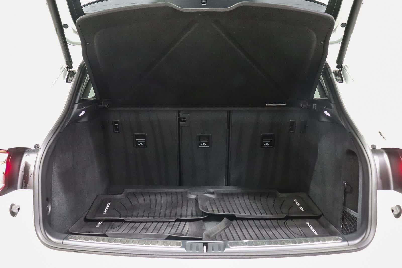 Used 2024 Porsche Macan AWD/4WD image 27