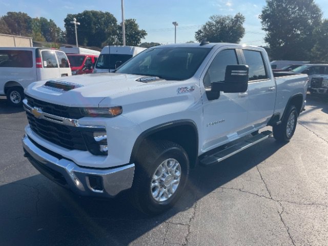Used 2026 Chevrolet Silverado 2500 LT AWD/4WD image 2
