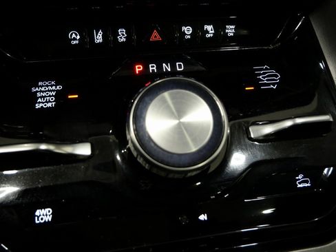 Used 2023 Jeep Wagoneer Series II w/ Convenience Group I image 20