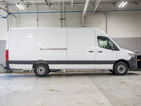 Used 2025 Mercedes-Benz Sprinter 3500 image 2