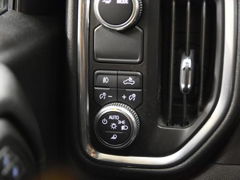 Used 2020 GMC Sierra 1500 SLT RWD image 19