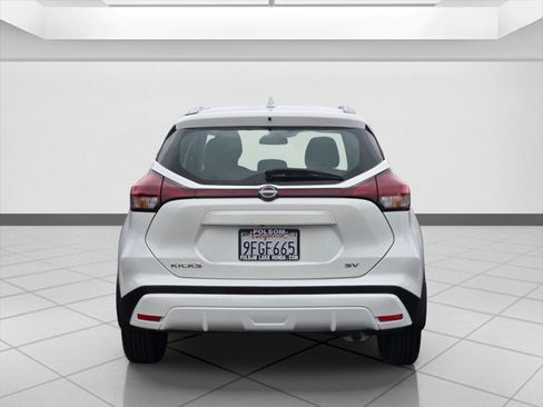 Used 2023 Nissan Kicks SV image 6