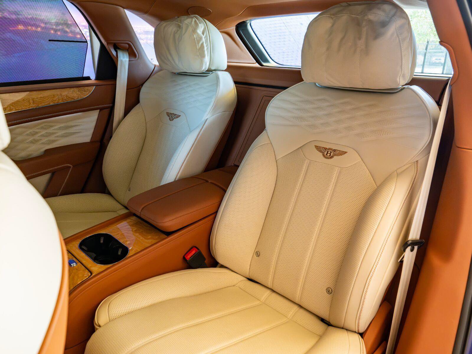 Used 2024 Bentley Bentayga AWD/4WD image 24