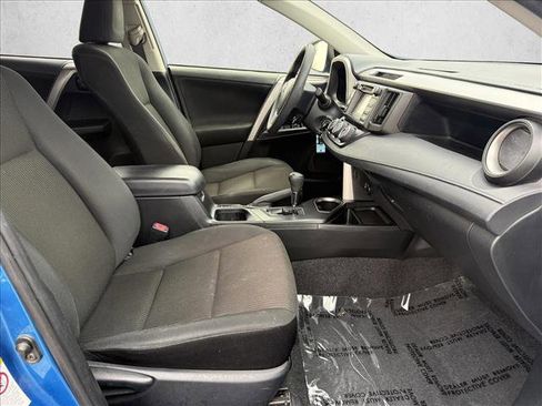 Used 2018 Toyota RAV4 LE image 11