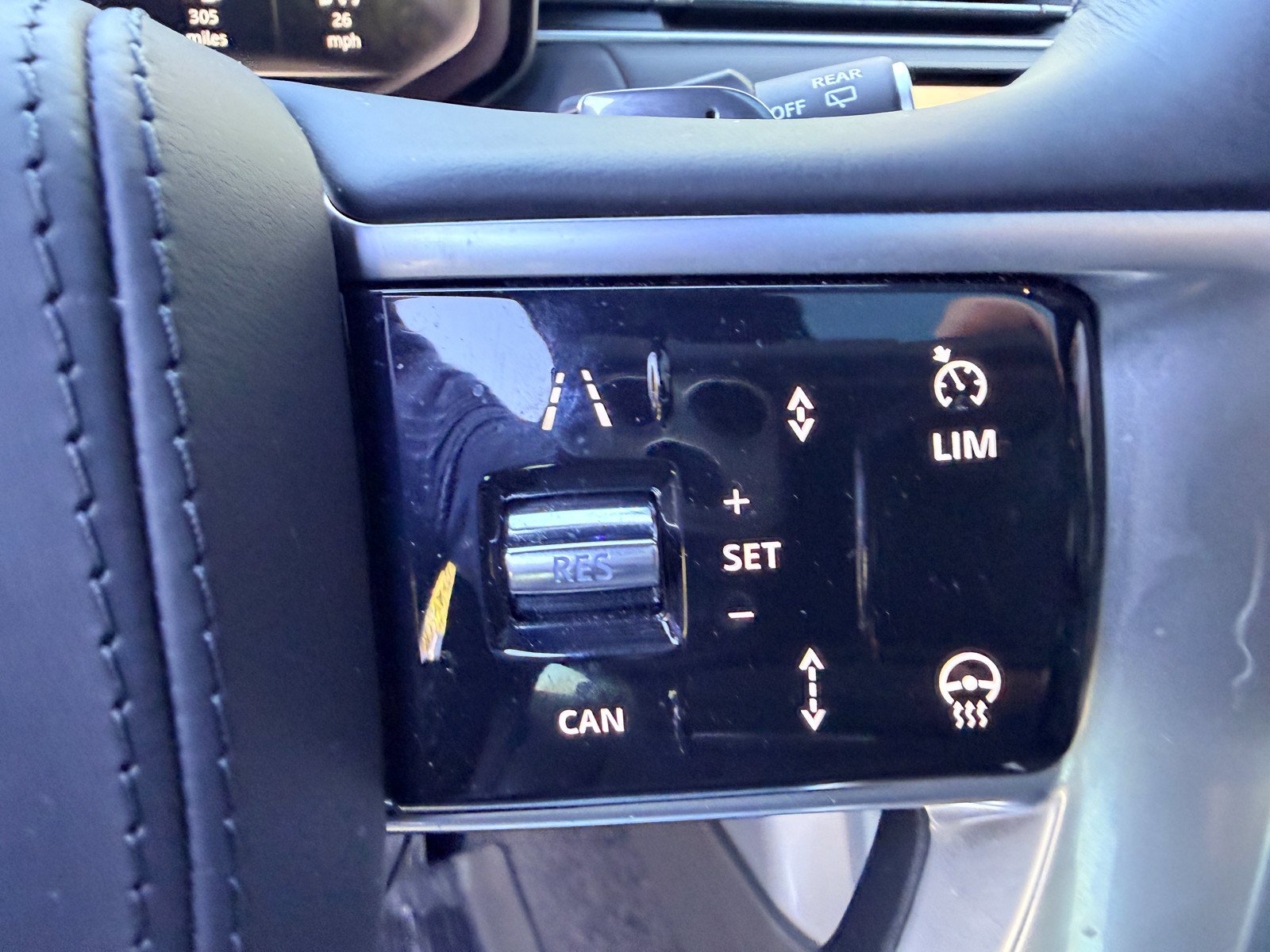 Used 2024 Land Rover Range Rover SV AWD/4WD image 17