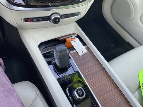 Used 2022 Volvo S60 B5 Inscription image 18