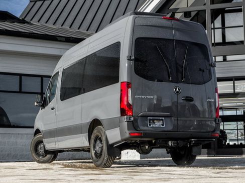 Used 2025 Mercedes-Benz Sprinter 2500 image 2