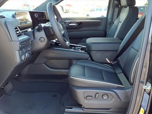New 2026 Chevrolet Suburban Premier w/ Sun And Tow Package AWD/4WD image 8