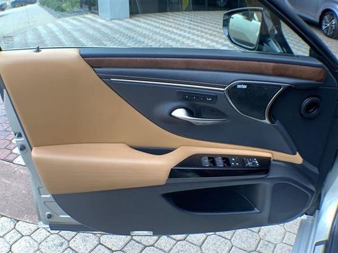 Certified 2022 Lexus ES 300h Ultra Luxury w/ Accessory Package 2 image 13