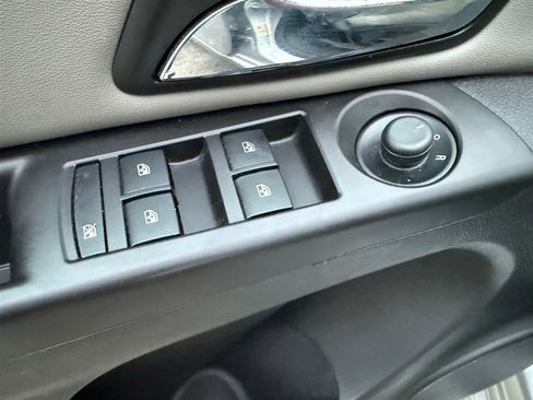 Used 2014 Chevrolet Cruze LT image 25