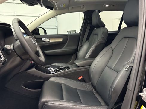 Certified 2023 Volvo XC40 B5 Plus w/ Protection Package Premier AWD/4WD image 12