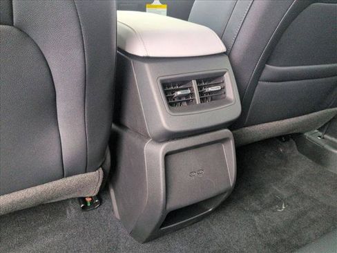 Used 2026 Chevrolet Equinox EV LT FWD image 26