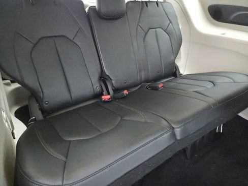 Used 2019 Chrysler Pacifica Touring-L Plus w/ Advanced Safetytec Group image 28