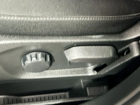 Used 2024 Ford Edge SE w/ Black Appearance Package image 15