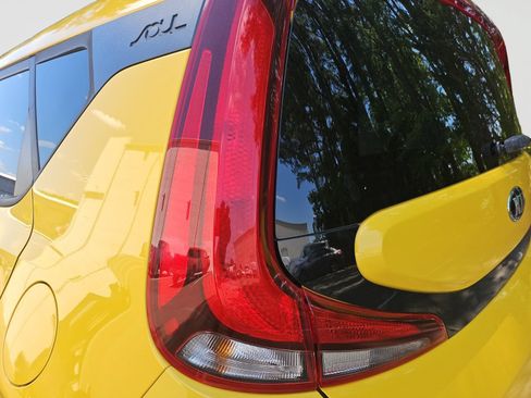 Used 2020 Kia Soul LX FWD image 14