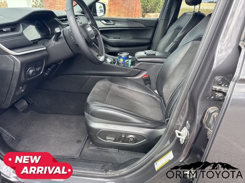 Used 2024 Jeep Grand Cherokee Altitude AWD/4WD image 7