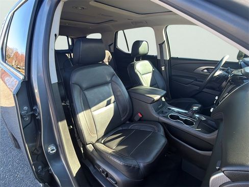 Used 2018 Chevrolet Traverse Premier w/ Driver Confidence II Package image 8