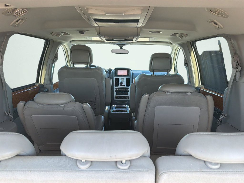 Used 2010 Chrysler Town & Country Limited w/ Entertainment Group #3 FWD image 11