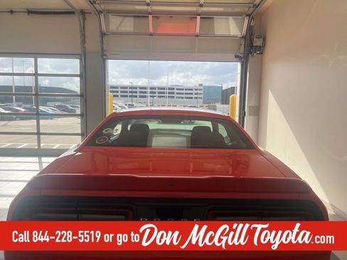 Used 2016 Dodge Challenger SXT image 6