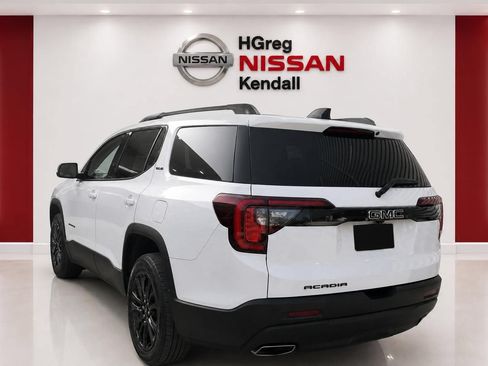 Used 2022 GMC Acadia SLE w/ Driver Convenience Package FWD image 2