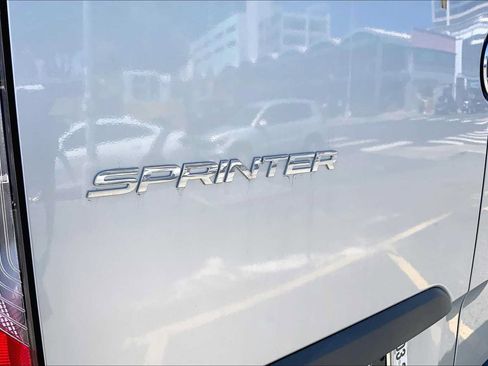 Used 2025 Mercedes-Benz Sprinter 2500 image 16