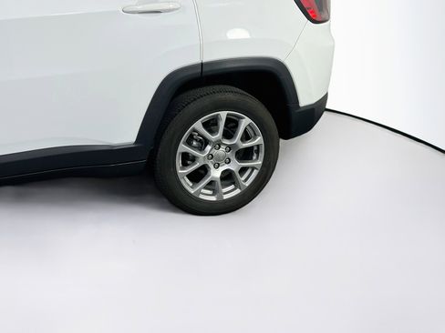 Used 2022 Jeep Compass Latitude w/ Sun and Sound Group AWD/4WD image 29