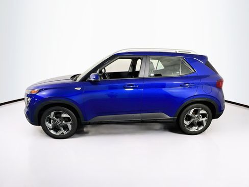 Used 2023 Hyundai Venue Limited w/ Cargo Package FWD image 8