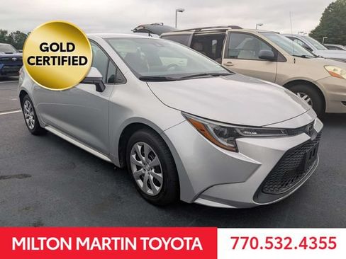 Used 2021 Toyota Corolla LE FWD image 2