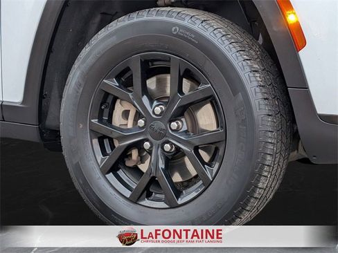 Certified 2024 Jeep Grand Cherokee L Laredo image 32