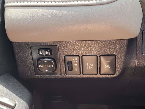 Used 2018 Toyota RAV4 XLE FWD image 19