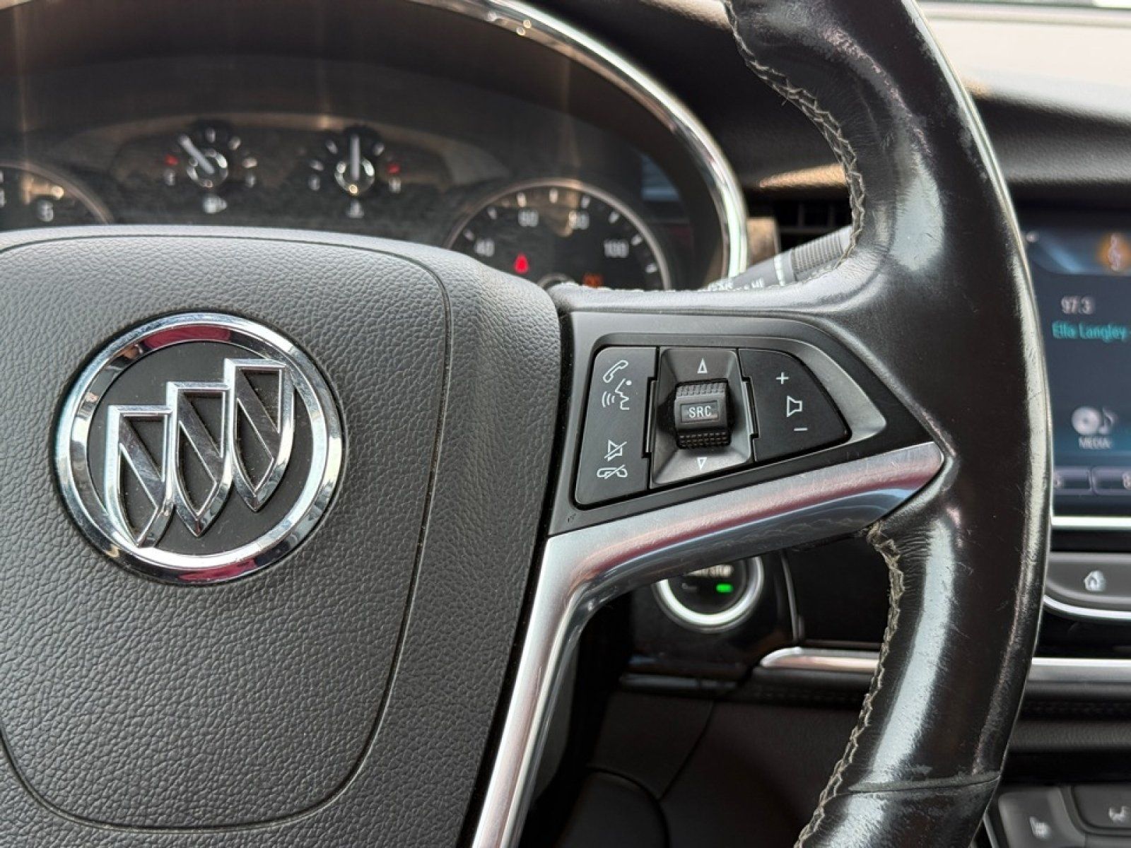 Used 2020 Buick Encore Essence FWD image 21