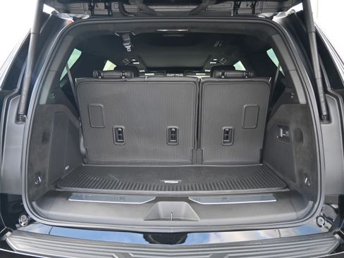 Used 2025 Cadillac Escalade V w/ LPO, ONYX Package image 36