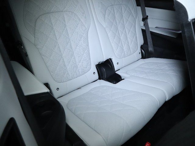 Used 2024 BMW X7 xDrive40i w/ Executive Package AWD/4WD image 38
