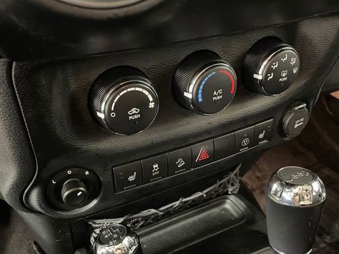 Used 2013 Jeep Wrangler Unlimited Sport image 9