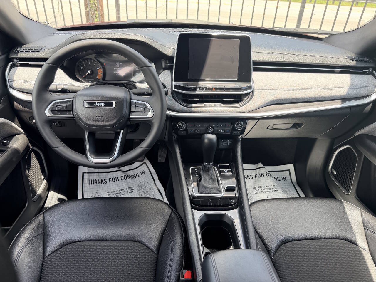 Used 2025 Jeep Compass Latitude w/ Sun & Sound Group AWD/4WD image 35