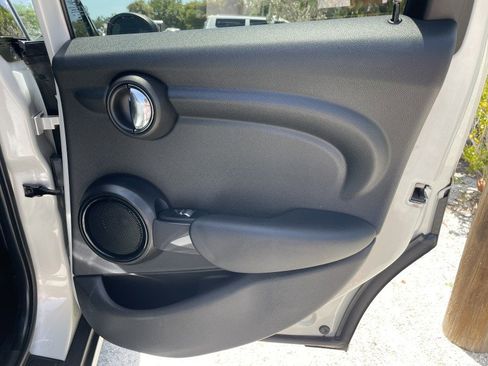 Used 2020 MINI Cooper 4-Door Hardtop w/ Storage Package FWD image 25