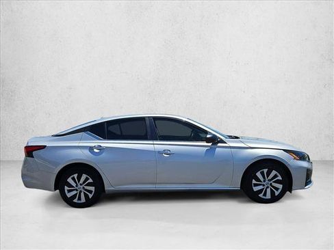 Used 2024 Nissan Altima 2.5 S FWD image 4