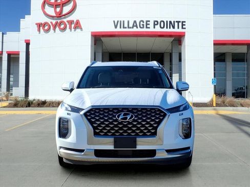Used 2022 Hyundai Palisade Calligraphy image 2