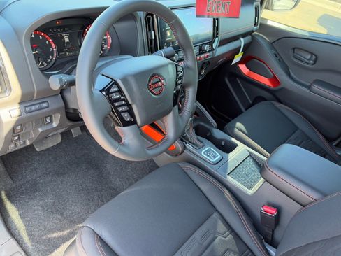 New 2026 Nissan Frontier PRO-4X w/ Pro-4x Convenience Package image 18