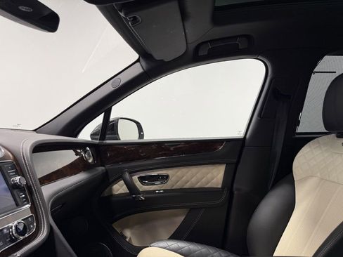 Used 2018 Bentley Bentayga Activity AWD/4WD image 27