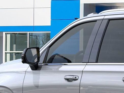 New 2026 Chevrolet Suburban Premier image 39