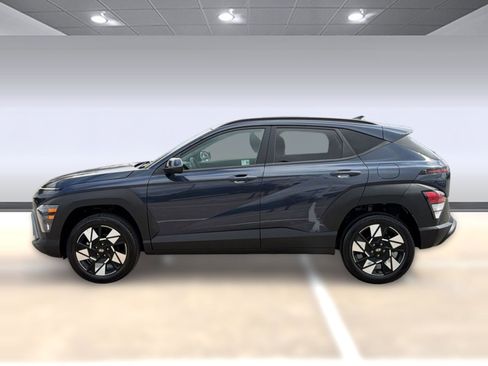 Used 2025 Hyundai Kona SEL image 2