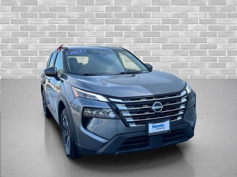 Used 2025 Nissan Rogue SV image 6