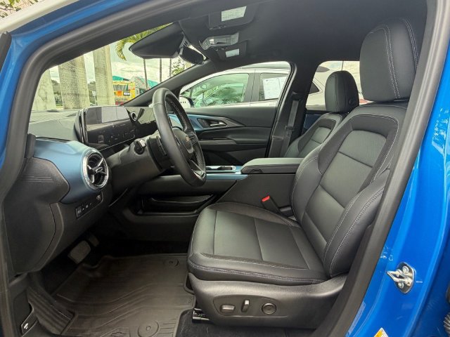 Used 2024 Chevrolet Equinox EV LT FWD image 2