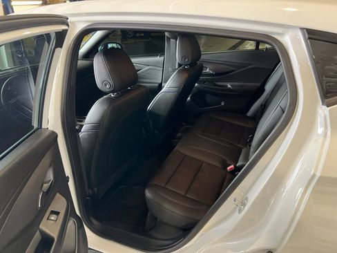 Used 2025 Buick Envista Sport Touring w/ Convenience II Package FWD image 6