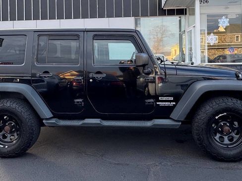 Used 2013 Jeep Wrangler Unlimited Sport image 9